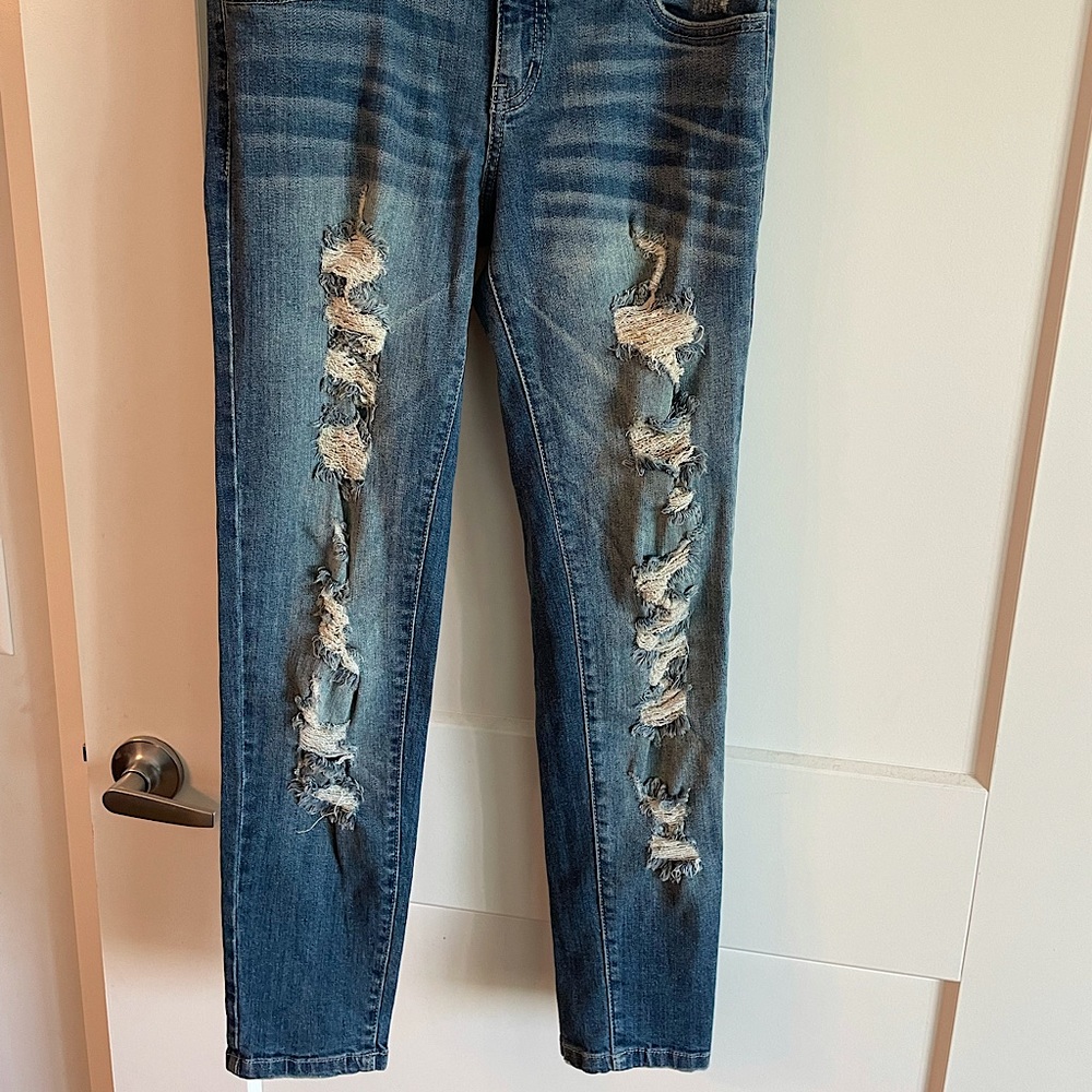 KanCan Women’s Skinny Ripped Ankle Jeans